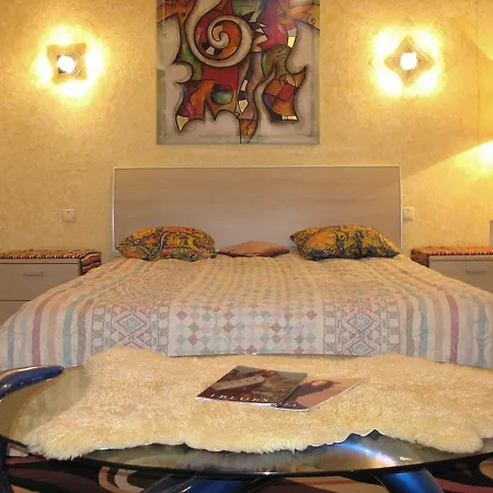Апартаменты Triokhsviatytelskaya Street 3 *