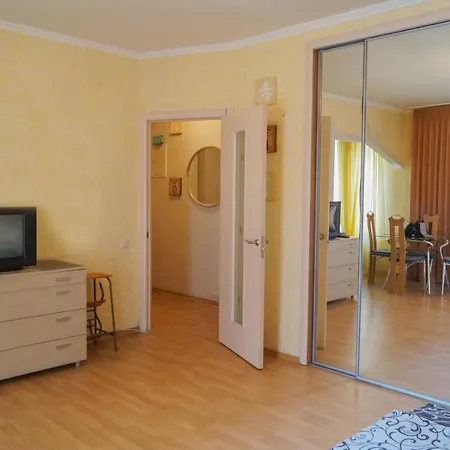 Апартаменти Triokhsviatytelskaya Street 3