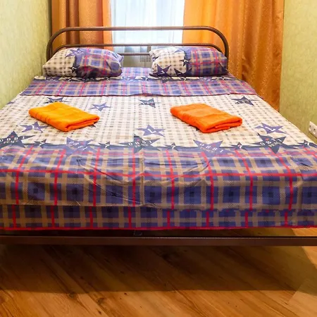 Triokhsviatytelskaya Street 3 Apartment *