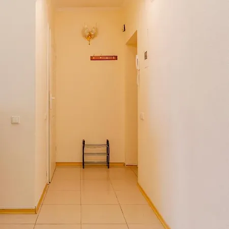 Triokhsviatytelskaya Street 3 Apartment