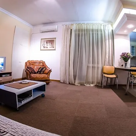 Apartment Triokhsviatytelskaya Street 3 *