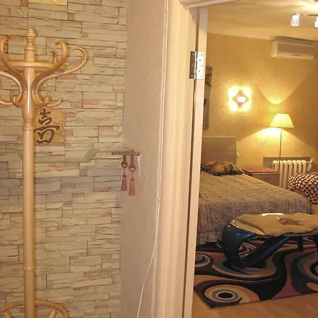 Apartment Triokhsviatytelskaya Street 3